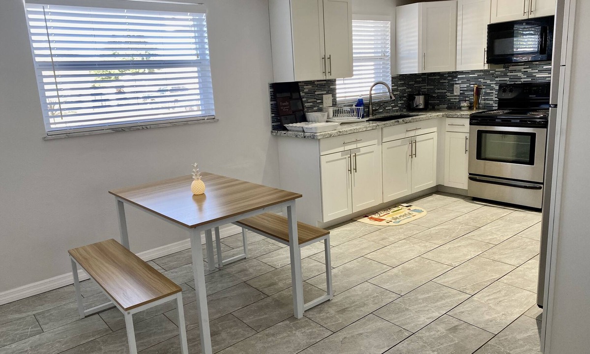 Holiday House | Cozy Holiday 2 Bedroom Single House - Short & Long Staycation