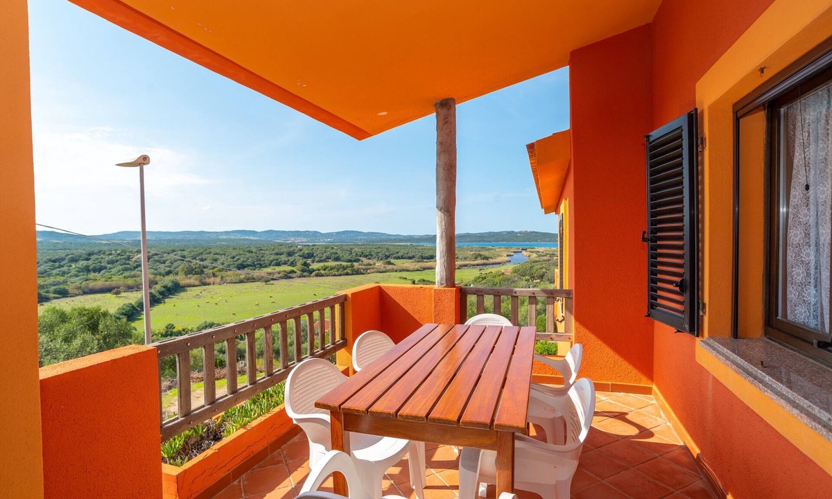 Porto Pollo Apartment | Cozy Holiday Apartment "Conchiglia Verde" with Balcony, Sea View & Wi-Fi