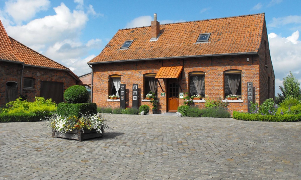 Le Bizet House | Cozy Holiday Home in Ploegsteert With a Garden