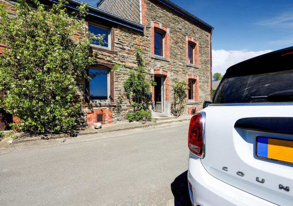 Gros-Fays House | Cozy Holiday Home in Gros Fays with Terrace