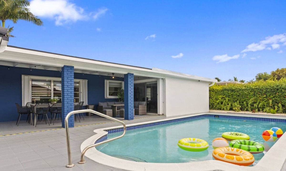 University Park House | Cozy Home 5B/2Bth Heated Pool