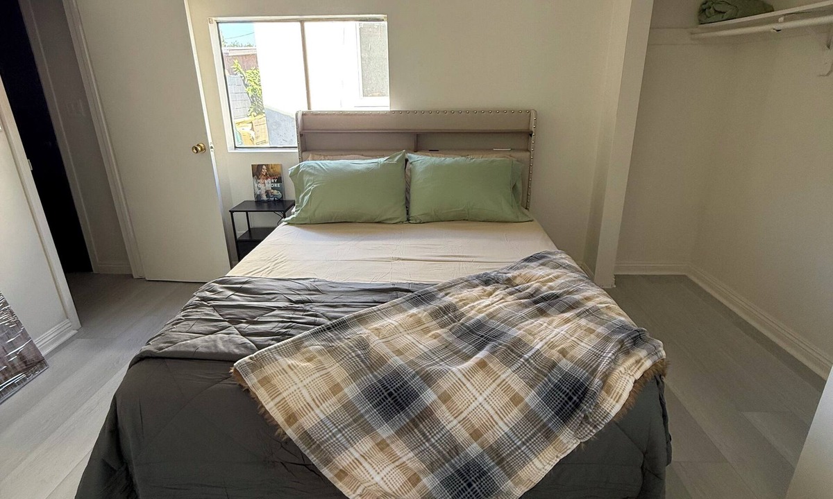 Paramount Apartment | Cozy Home Centrally Located near Beach Cities & Airport. South Bay Area