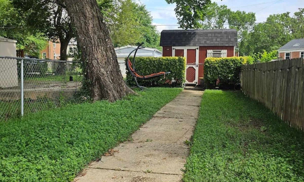 Northeast House | Cozy home Centrally located free parking sleeps 8