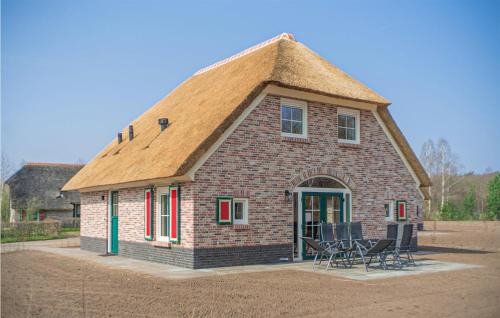 Linde House | Cozy Home In Den Ham With Kitchen