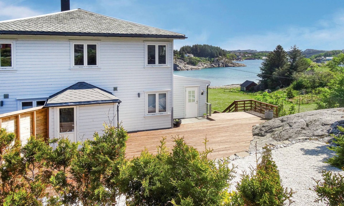 Egersund House | Cozy home in Hellvik with WiFi
