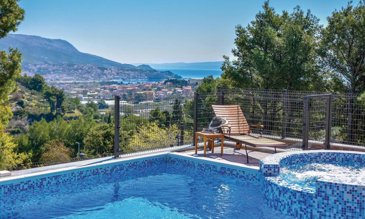 Mejasi House | Cozy home in Split with private swimming pool, can be inside or outside