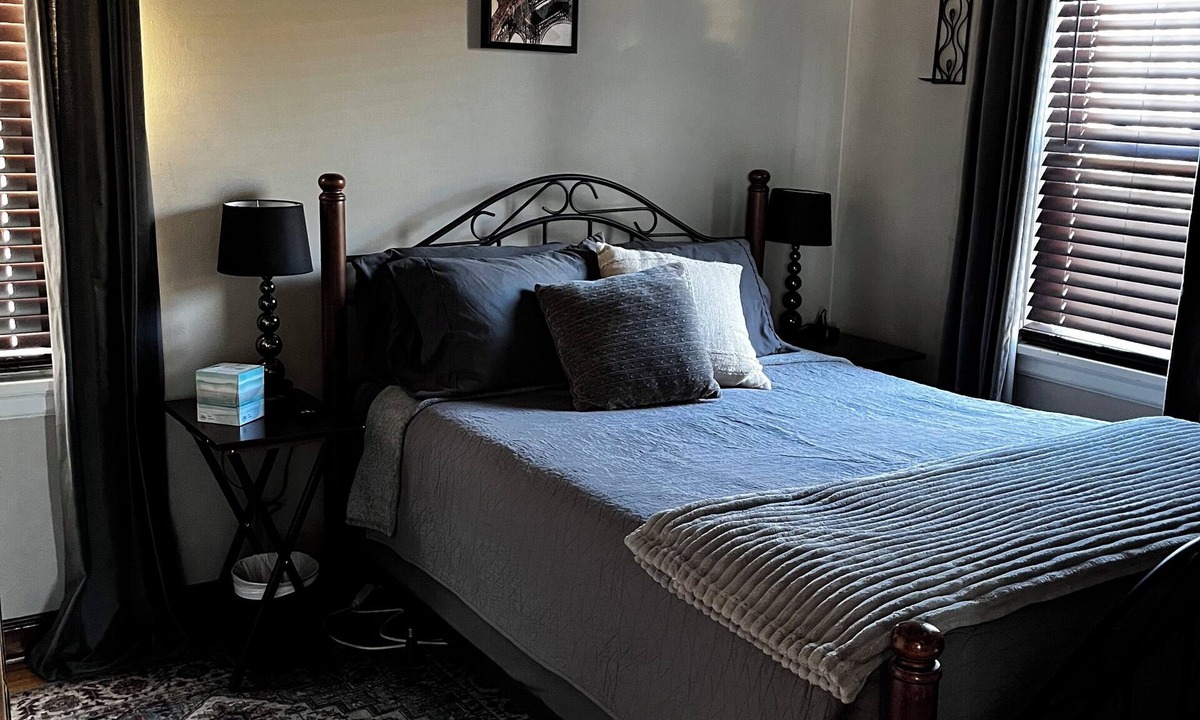 West Allis House | Cozy Home — LOWER unit — in Central Milwaukee
