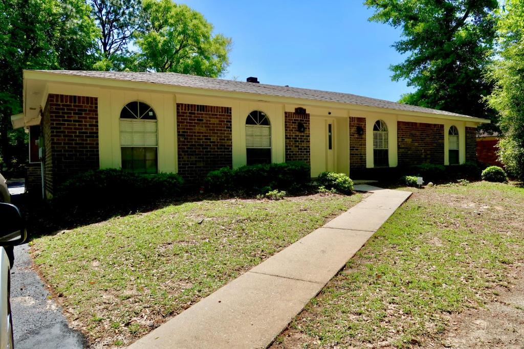 Mobile House | Cozy Home nestled in quite West Mobile Alabama