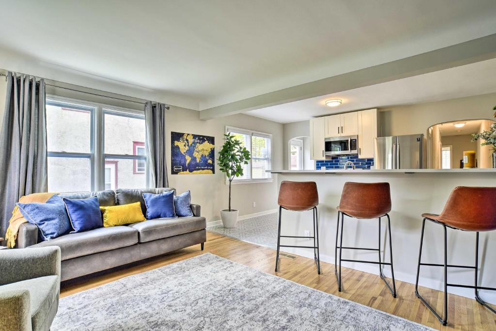 Hiawatha House | Cozy Home: WiFi, Parking, 5 Mi to Dtwn Mpls!