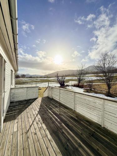 Bostad House | Cozy House by the Lake