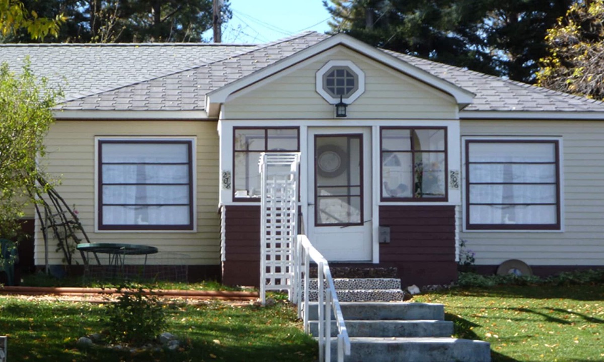 Lewistown House | Cozy in to Your Vacation Bungalow in Central Montana. Winter Discount Dec-April