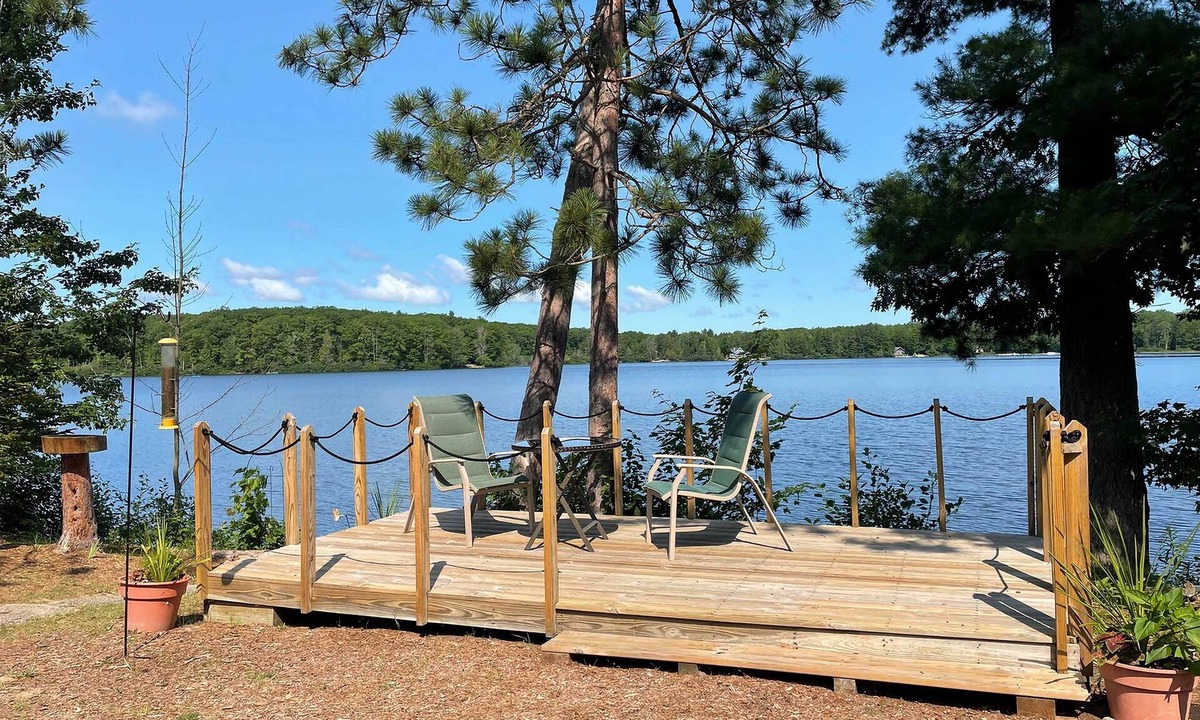 Interlochen Cabin | Cozy Interlochen Cabin w/Dock: 1 Mi to Green Lake