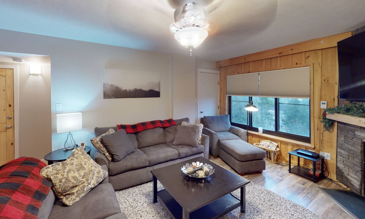 Snowshoe Condo | Cozy & Inviting 1BR Silvercreek Loft by RedAwning