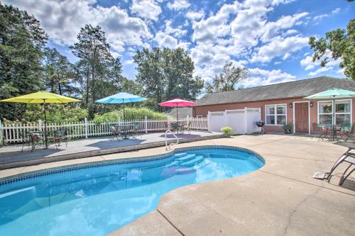 Ironton House | Cozy Ironton Cabin w/Shared Pool & Private Patio!