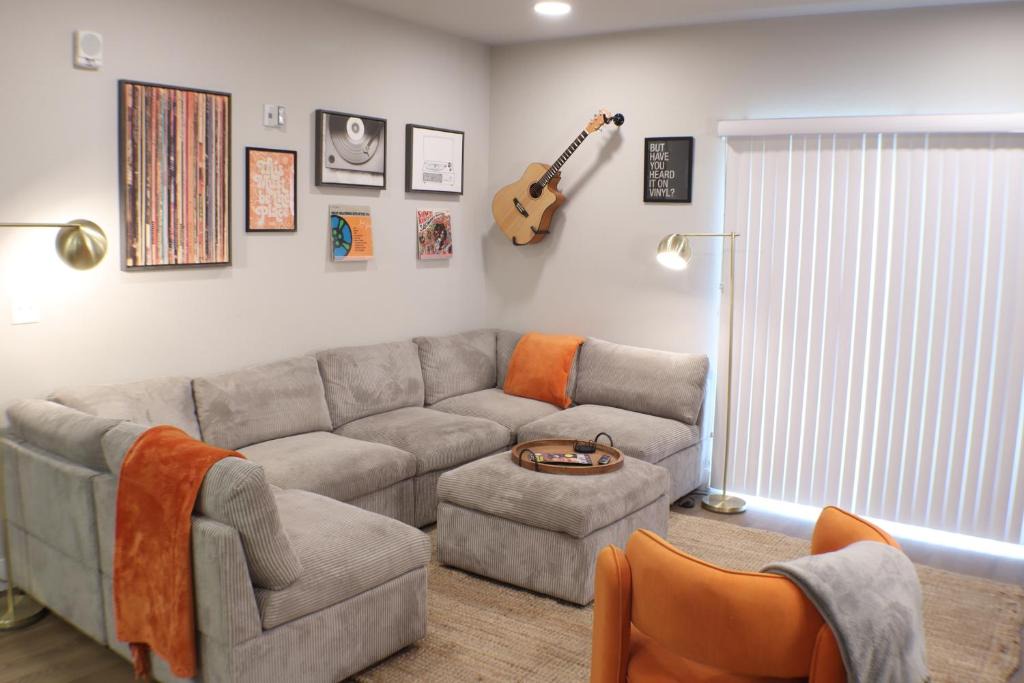 Rogers Apartment | Cozy King Bds, Sectional, Heated Pool, Bike Lift