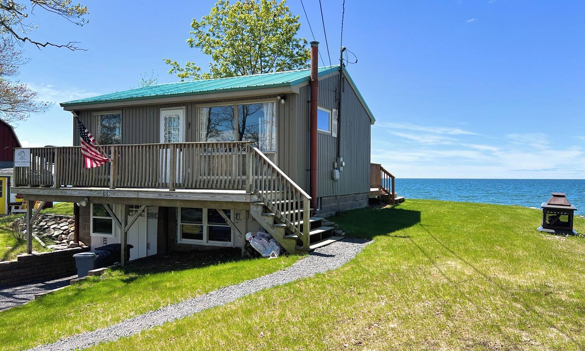 Pulaski Cottage | Cozy LAKE ONTARIO WATERFRONT COTTAGE with Breathtaking Views!