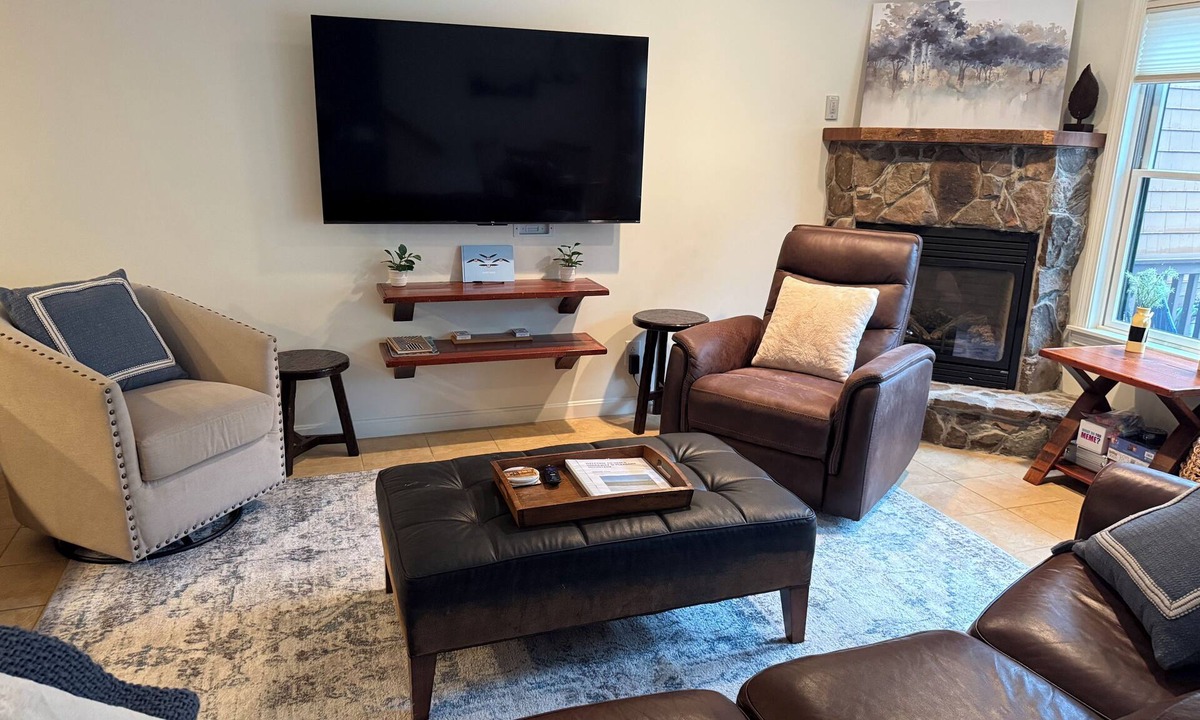 Bridgton House | Cozy Lake Region Townhome – Steps from Moose Pond in Bridgton