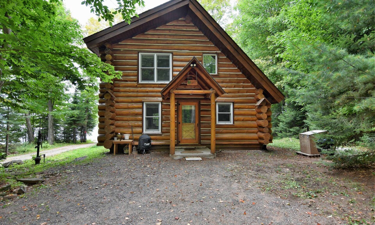 Cable Cabin | Cozy Lakefront Cabin, Dock + Trails : Trails Lodge