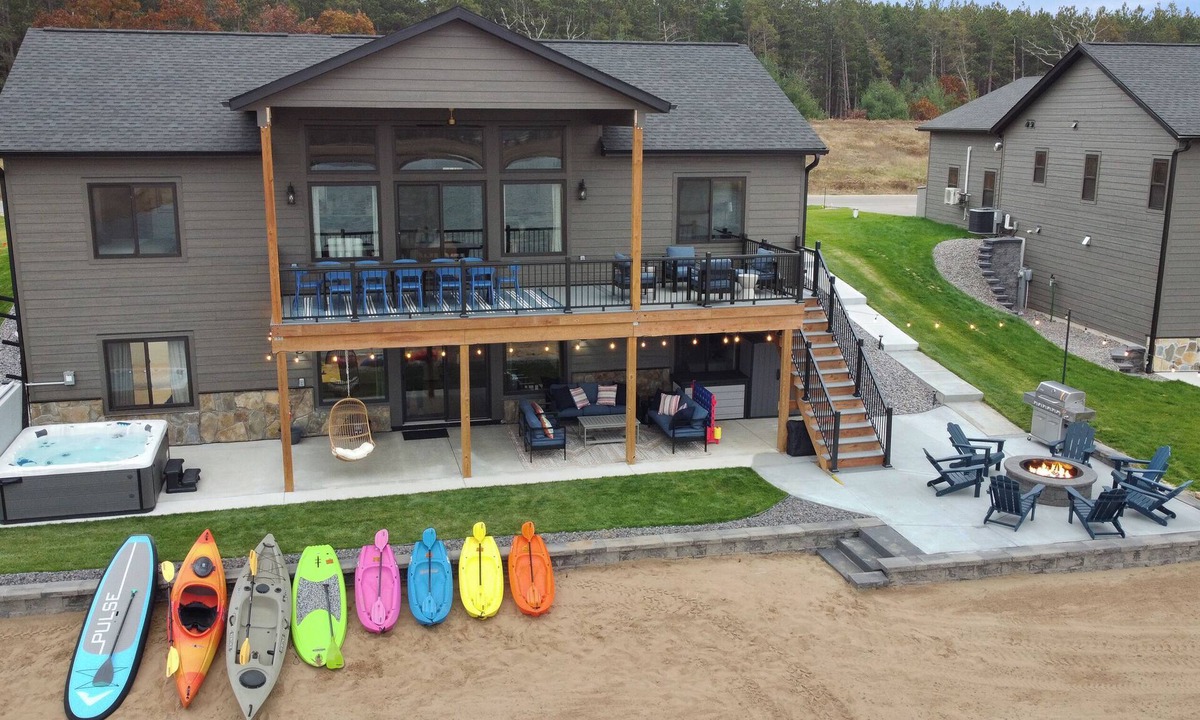 New Lisbon Cottage | Cozy Lakefront Escape w/Hot Tub, Firepit & Game Room