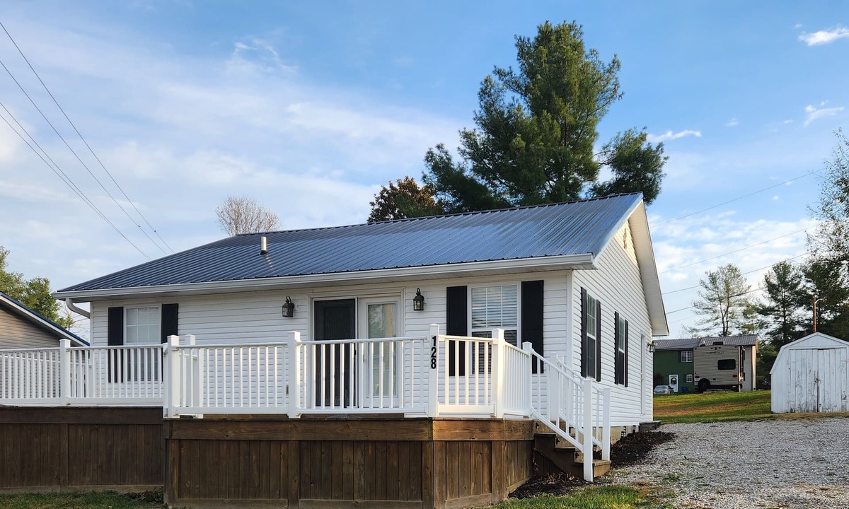 Sloans Valley House | Cozy Lakeside House w/Loft - Sleeps 6 - Close to Burnside, Somerset & Lee's Ford
