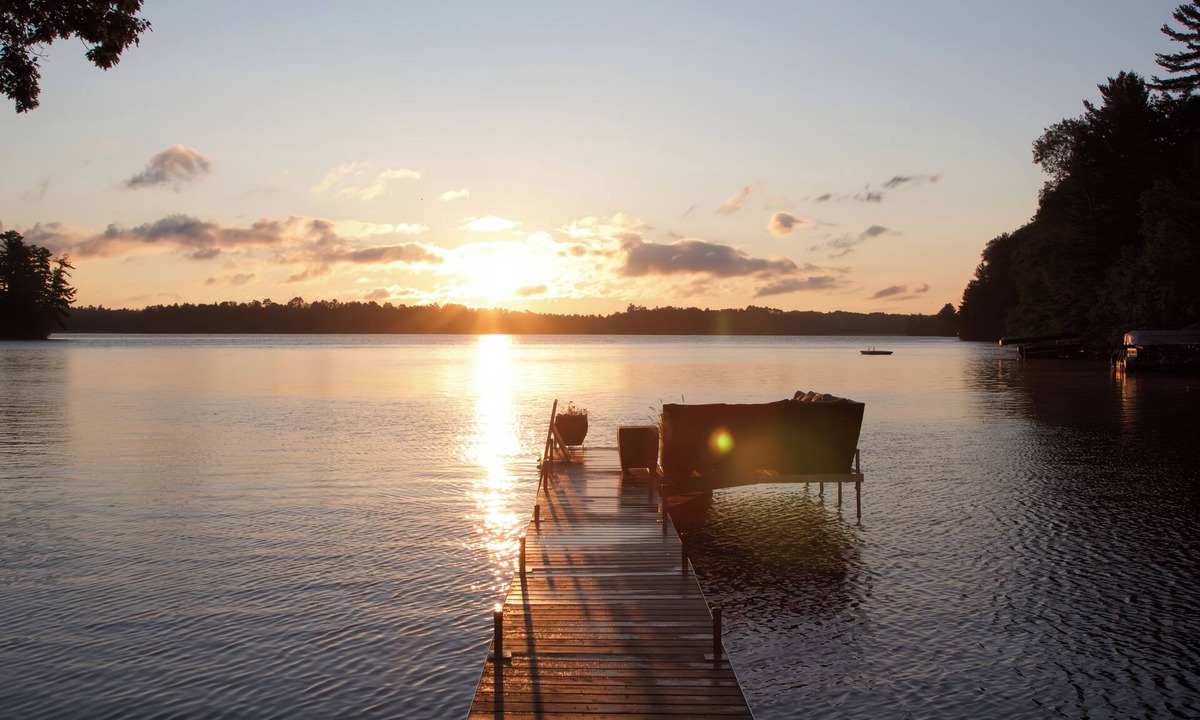 Manitowish Waters Cabin | Cozy Lakeside Log Cabin with fireplaces/Central AC on Manitowish Waters Chain.