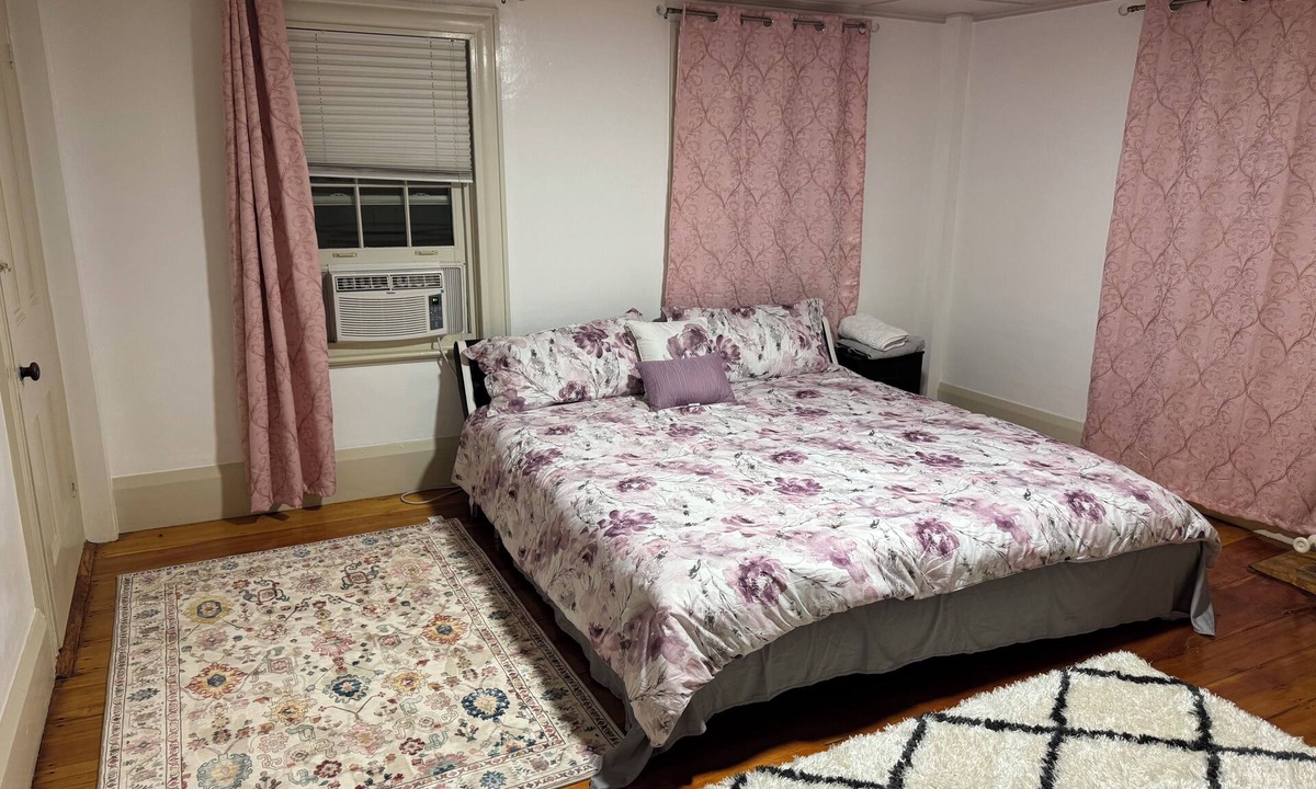 Danvers Apartment | Cozy, Large private room near route 95 Malls/Hospital/Salem in Danvers,MA