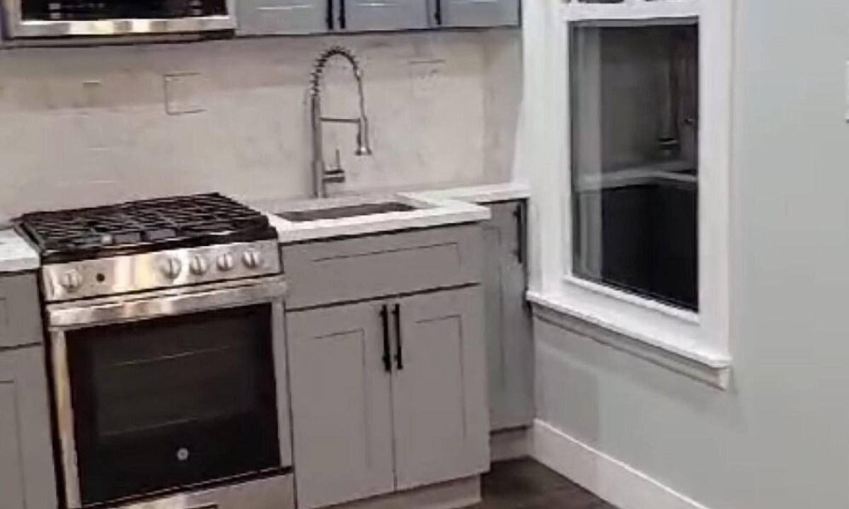 East New York House | Cozy Lodging on Logan St. Super Close to Transportation