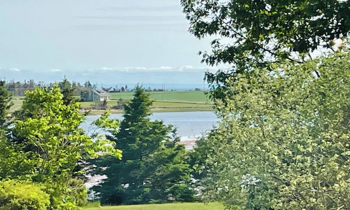 Flat River Apartment | Cozy loft apartment at ocean and river with water access. Pet friendly!