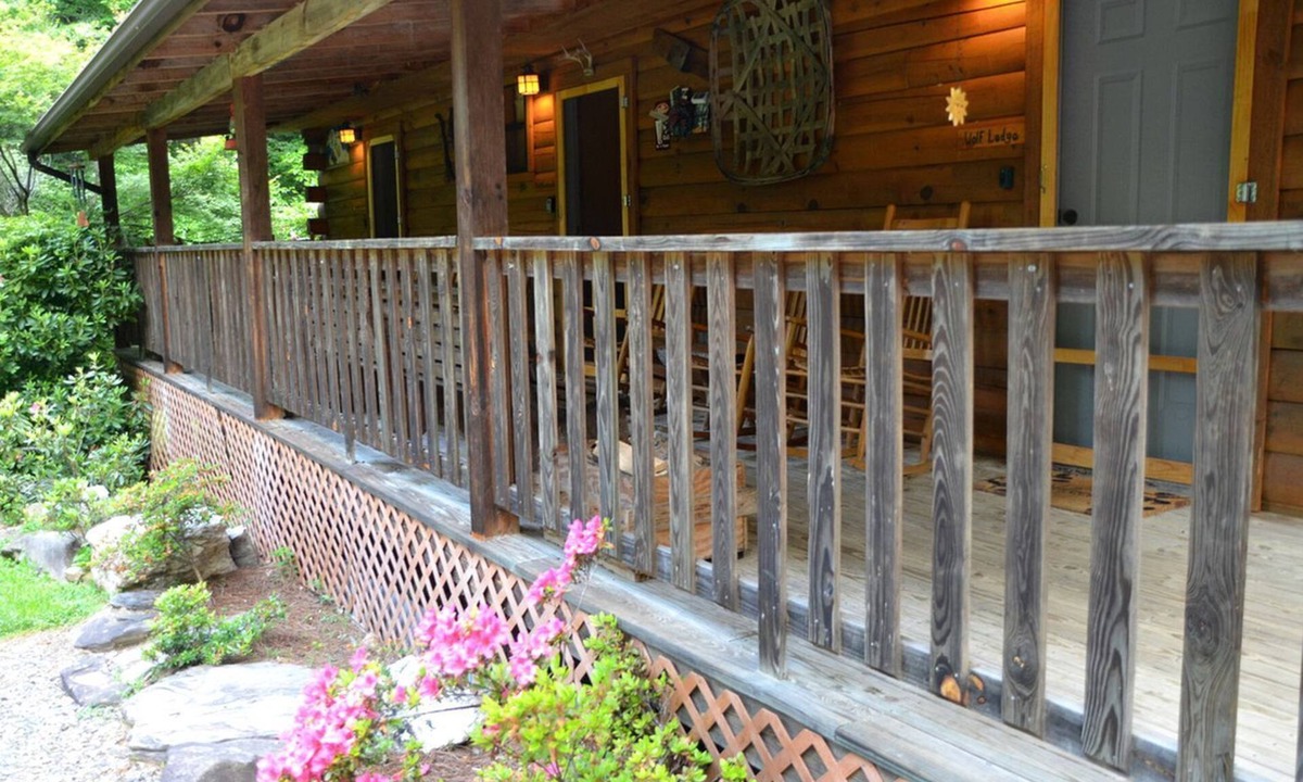 Cherokee Cabin | Cozy Log Cabin for Getaway in the Mountains near Cherokee, North Carolina