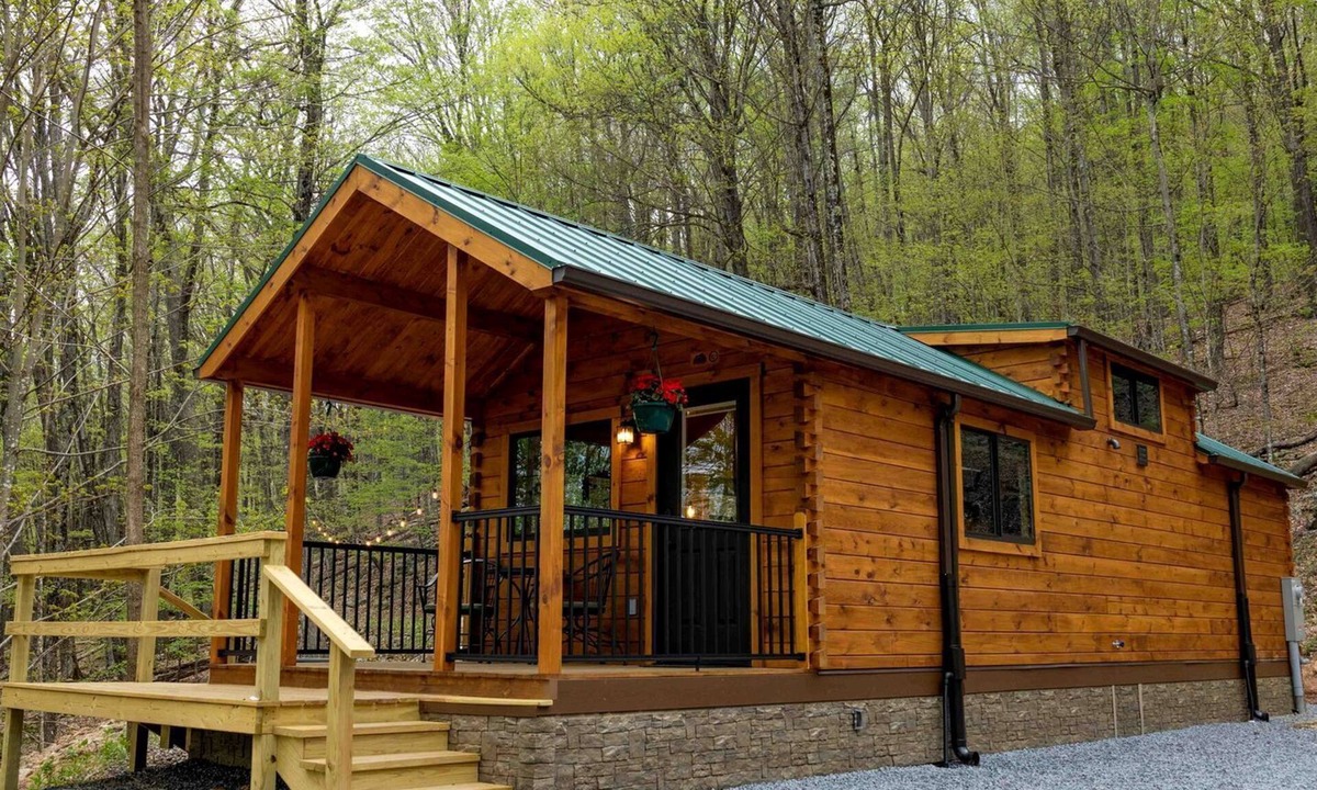 Allegheny Mountains House | Cozy Log Cabin with a Hot Tub near Seneca Rocks, West Virginia - Perfect for a Romantic Glamping Getaway to the Mountains