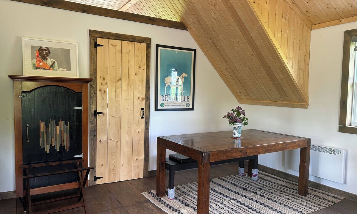 Coaticook Regional County Municipality House | Cozy log home on 4 FULLY-FENCED acres with pond—perfect peaceful getaway 🐾