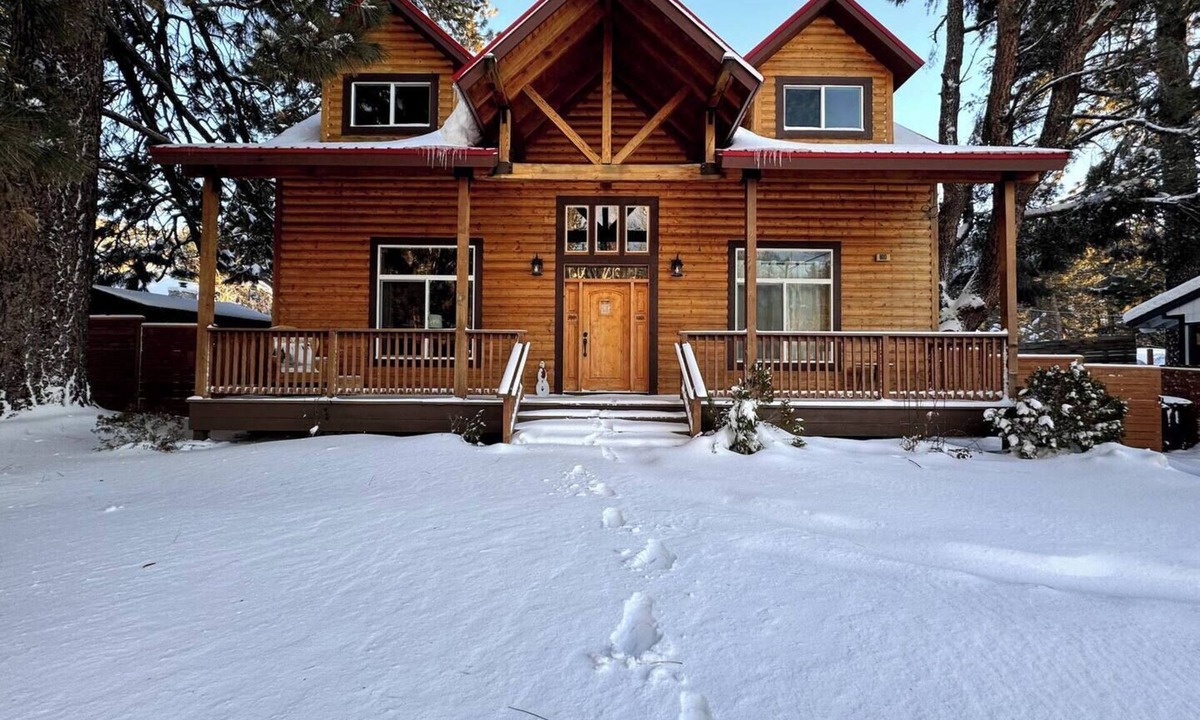 Wrightwood Cabin | Cozy Luxe Mountain Cabin Getaway