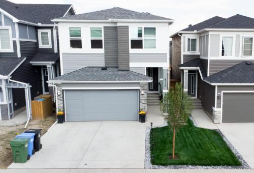 Southeast Calgary Apartment | Cozy Luxe Suites