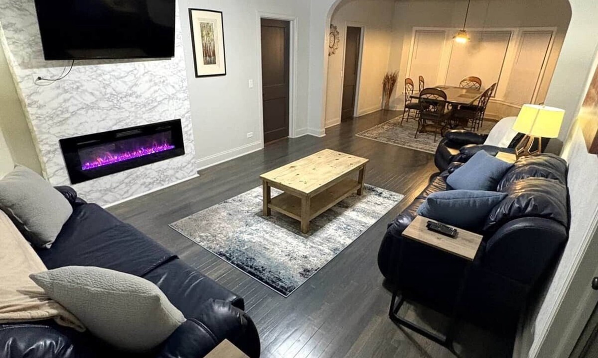 Hecla House | Cozy Main Floor- Hecla