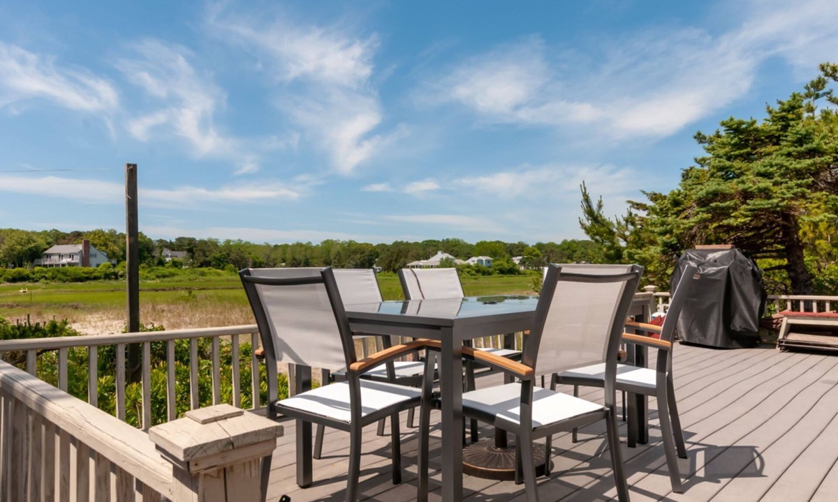 East Sandwich Cottage | Cozy Marshfront Cottage Steps from the Beach