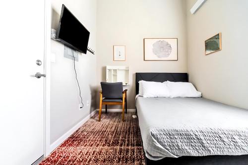 Eastside Apartment | Cozy Micro Suite Unit 7 Sleeps 2 Minutes to Downtown