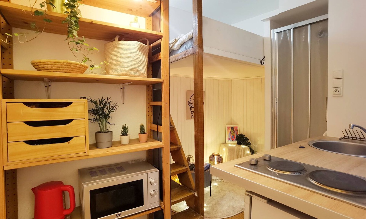 Quartier de la Place-Vendome Apartment | Cozy Mini-Studio for 2 Near Louvre/Metro/Elevator