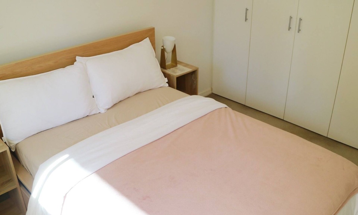 Hornsby Apartment | Cozy Minimalist 1 Br Apt near Hornsby mall & trains