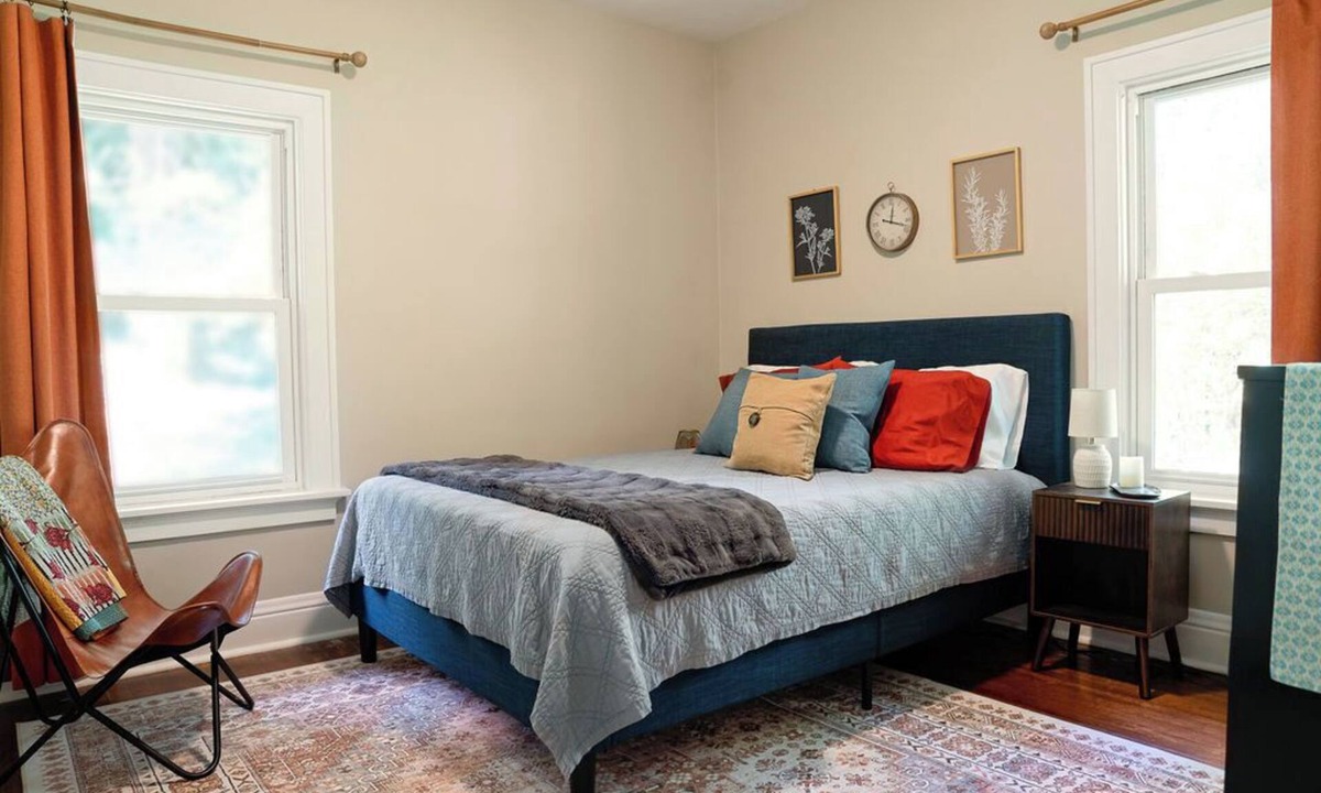 Westwood House | Cozy Modern 2 Bedroom House Near Downtown Cincinnati in Historic Westwood