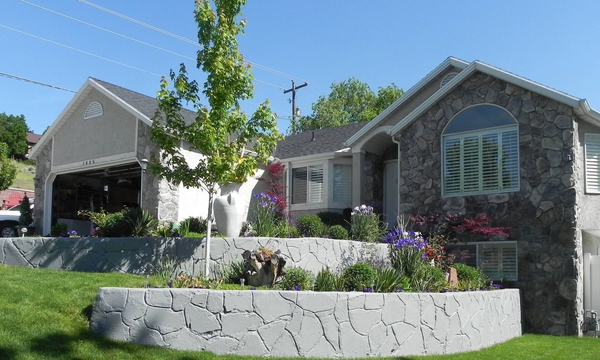 Sandy Apartment | Cozy modern 2BR , Free Parking & Wi-Fi, min. away from the world's ski resorts.