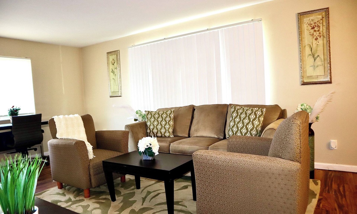 Shiloh Apartment | Cozy Modern and chic 3-bed parking & 2 bath King beds10 min downtown Dayton ❤️