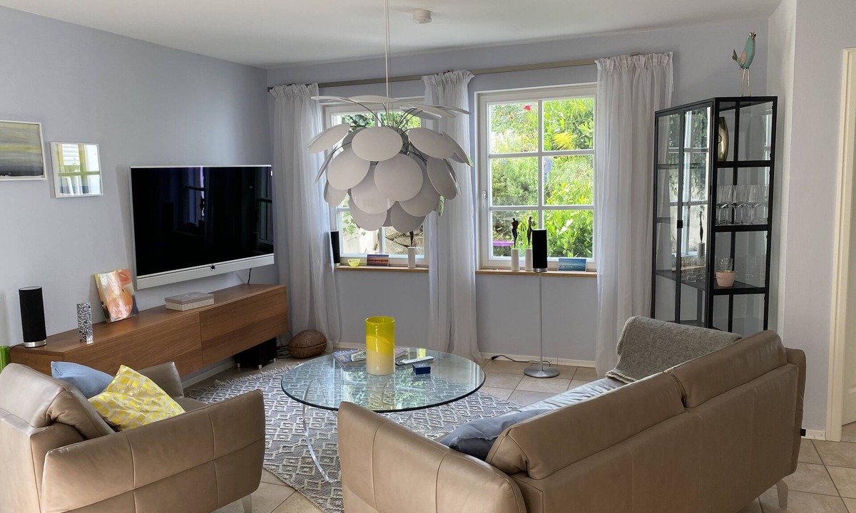 Greifenberg Condo | cozy modern apartment 5 minutes to the Ammersee in a Mediterranean villa
