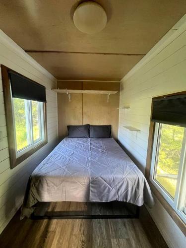 Groveland House | Cozy Modern Tiny Retreat with Stargazing & Yoga Dome Access Near Yosemite Tioga Pass, Groveland, California