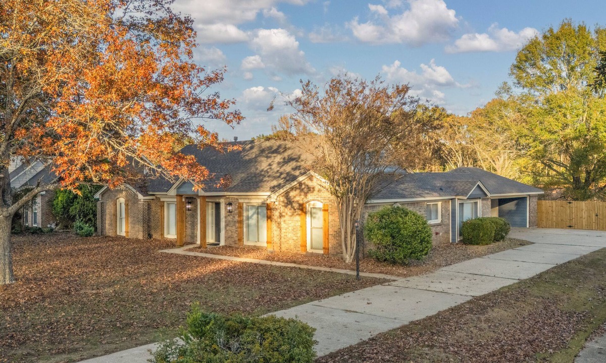 Gunter Afs House | Cozy Montgomery Escape: Modern 4-bedroom Eastside Gem