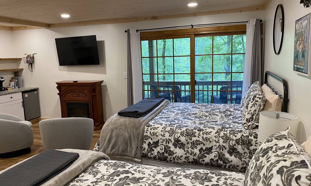 Sapphire Condo | Cozy Mountain Hideaway surrounded by waterfalls and hiking