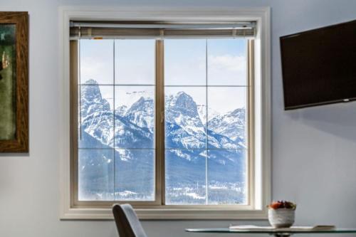 Canmore House | Cozy Mountain View Condo Close to DT Canmore