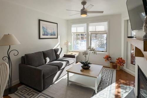 Salt Lake Mountain Resorts House | Cozy mountain-view condo with shared hot tub pool & more - walk to ski lifts