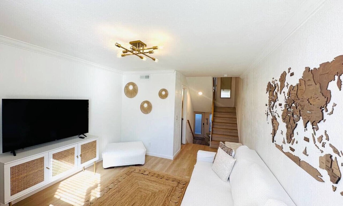 Fairoaks Manhattan Manor Villa | Cozy Multi-level Townhome South Tampa 2BD2BA