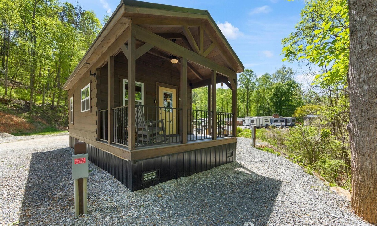 Bryson City Cabin | Cozy Nantahala Tiny Home Retreat Near Nantahala and Bryson City