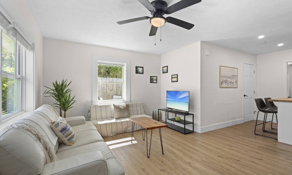 West Bradenton Apartment | Cozy | Near AMI | Near IMG | Patio | BBQ | TV